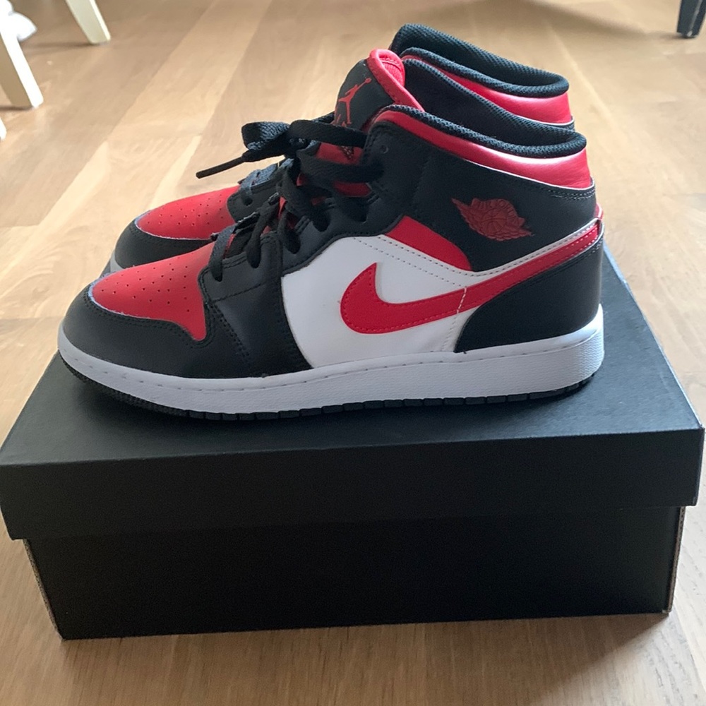 Boys Air Jordan 1 Mid